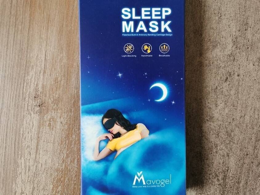 Die Verpackung der Mavogel Schlafmaske ist optisch ansprechend